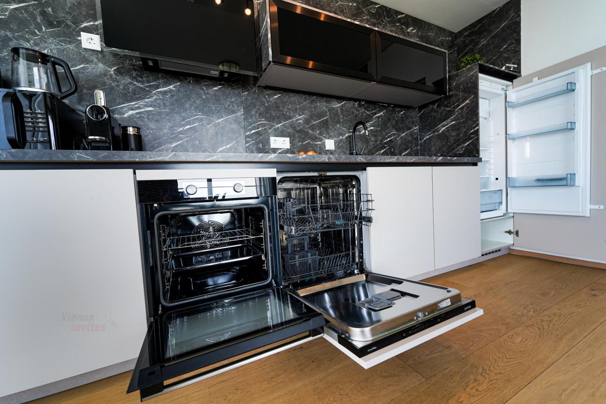 Triiiple 7heaven - Amazing View On Floor With Rooftop Pool * Vídeň